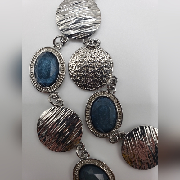 🥳Host Pick🥳 Silvetone Fashion Dbl Strand 20" Adj. w/ Dark Blue Cabachons - Picture 8 of 9